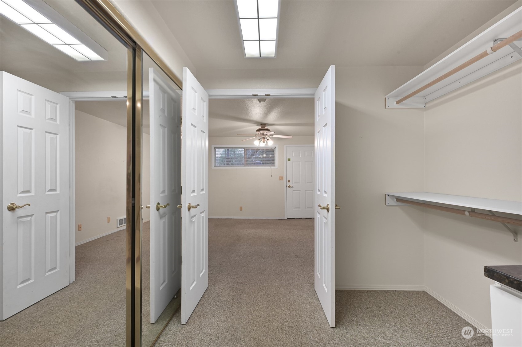 8247 Harborview Road Blaine, WA 98230 - Photo 10 of 39 Gallery Image 10