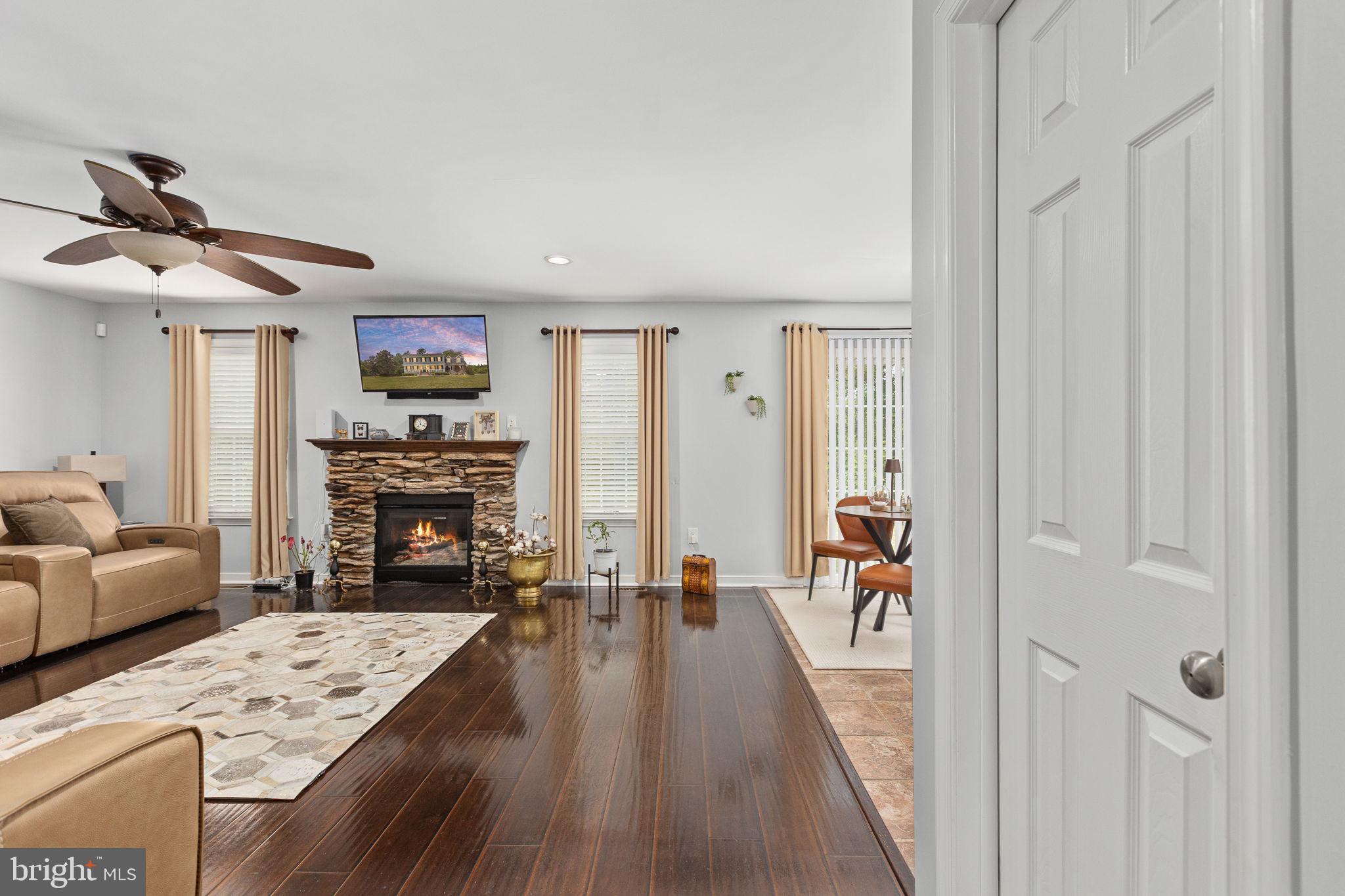 22088 Landora Bridge Road Ruther Glen, VA 22546 - Photo 28 of 122 Inviting living space with cozy charm.