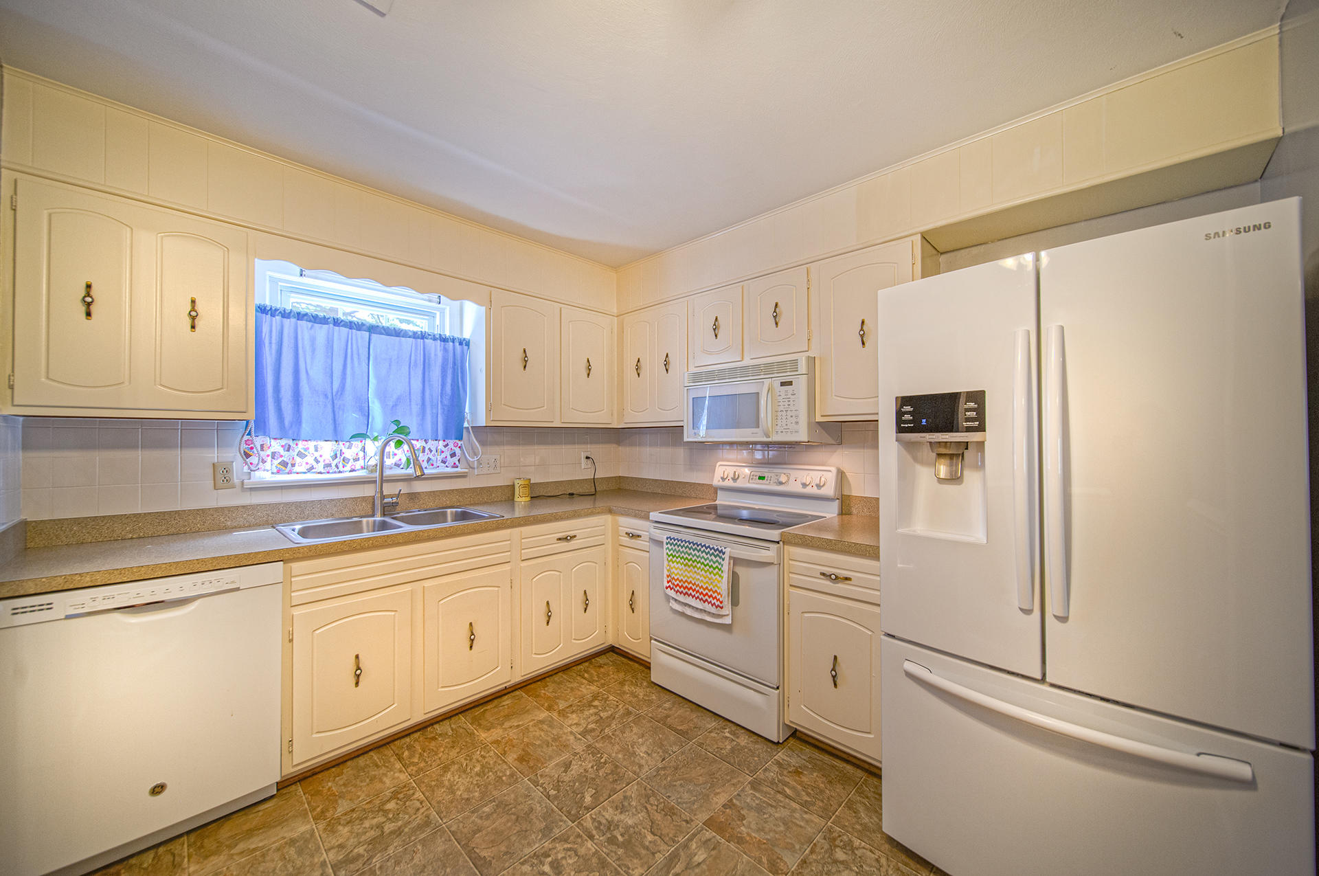 6212 Plantation Road Roanoke, VA 24019 - Photo 2 of 24 3 floors of living space