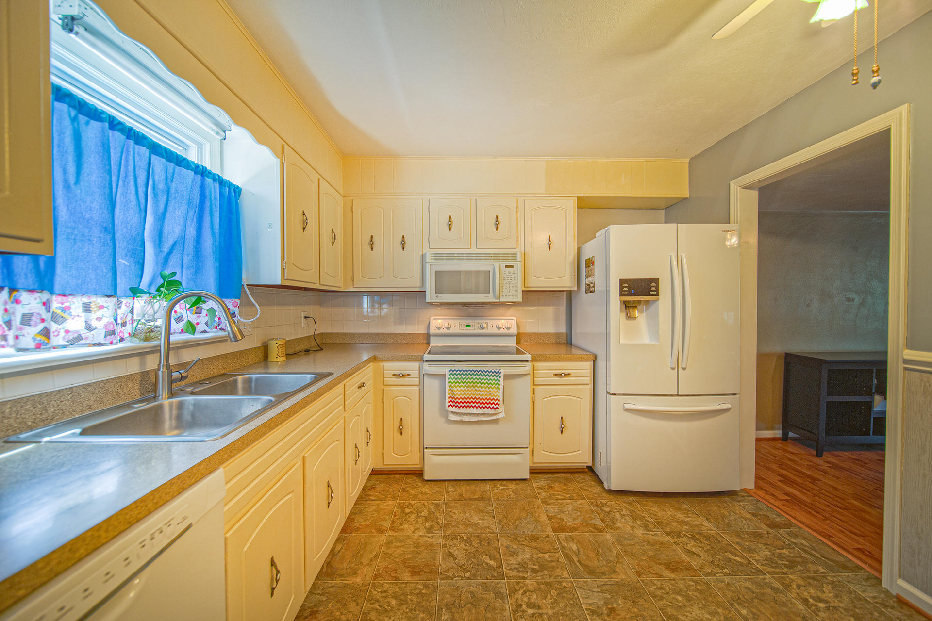 6212 Plantation Road Roanoke, VA 24019 - Photo 4 of 24 Updated appliances