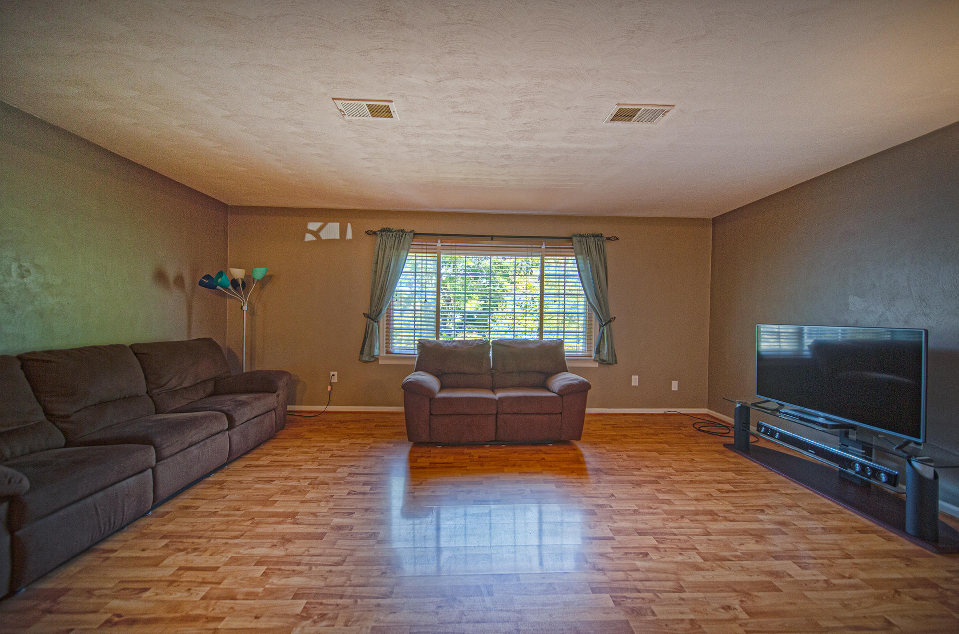 6212 Plantation Road Roanoke, VA 24019 - Photo 5 of 24 Living Room