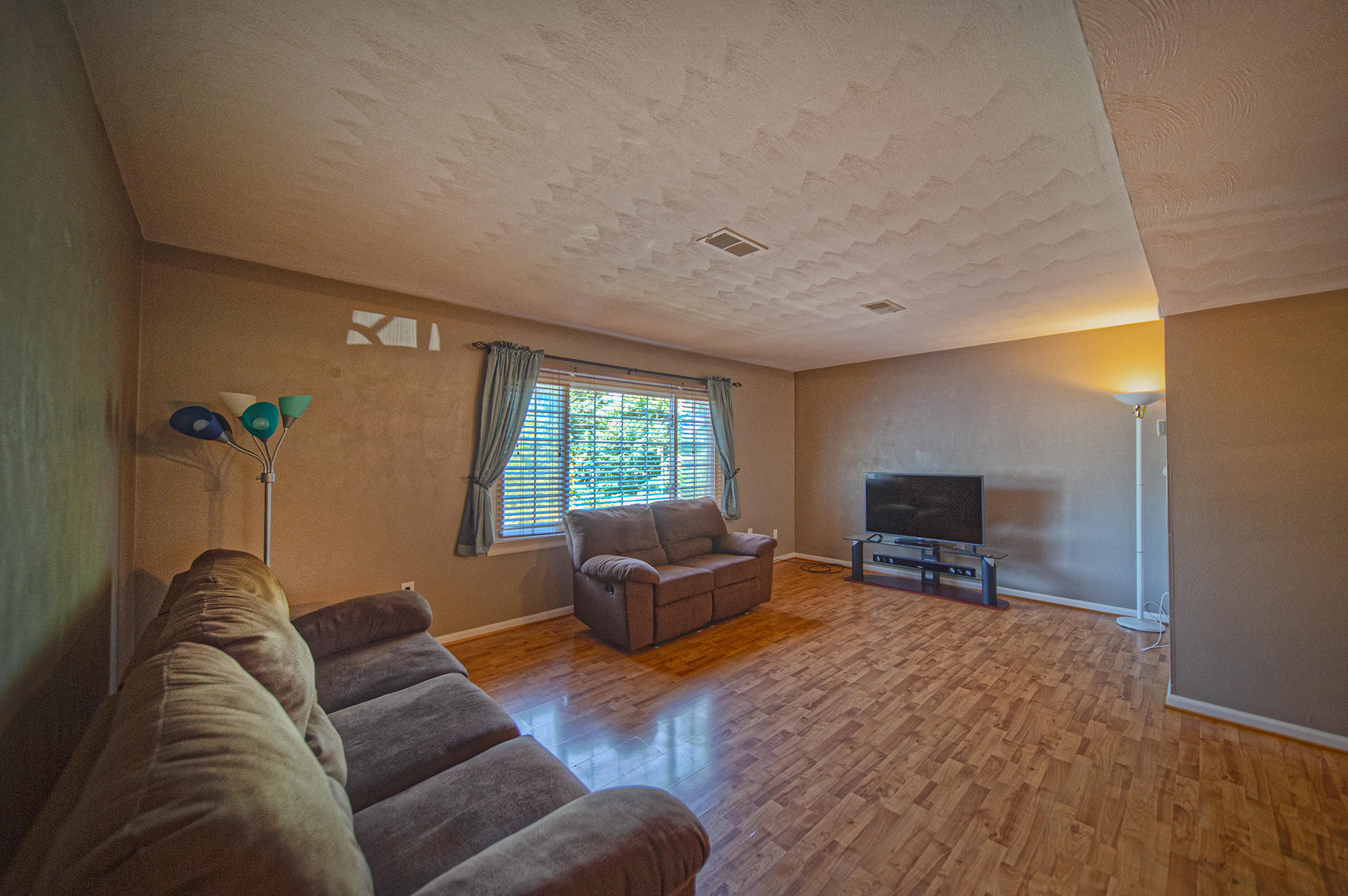 6212 Plantation Road Roanoke, VA 24019 - Photo 6 of 24 Living Room