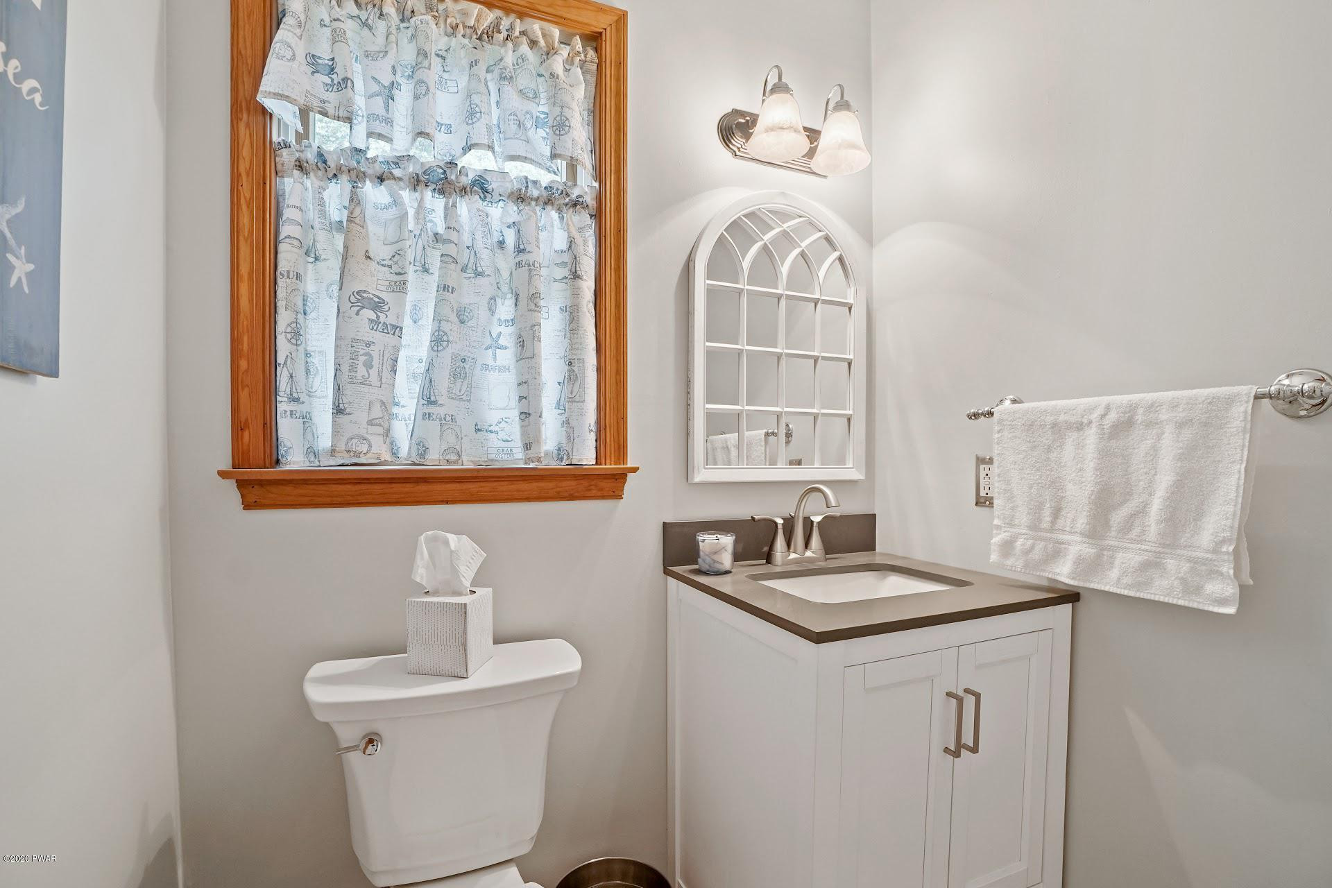 205 Frenchtown Road Milford, PA 18337 - Photo 18 of 32 1/2 Bath