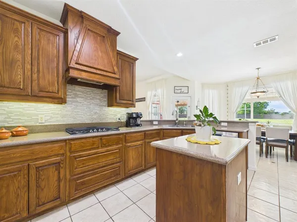 $650,000 | 5640 Jennifer Lane, Midlothian, TX 76065