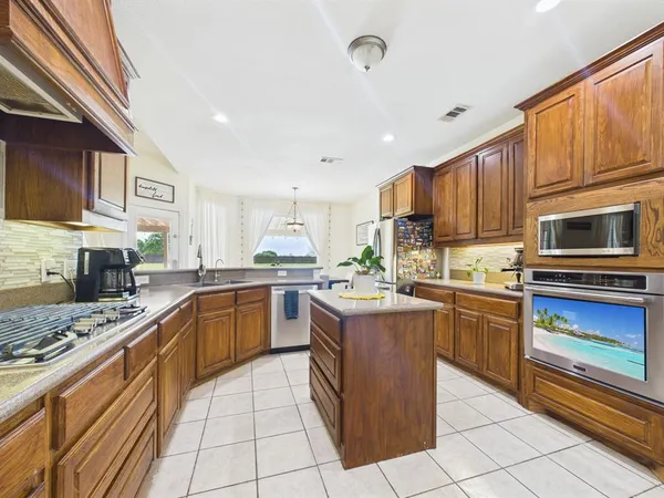 $650,000 | 5640 Jennifer Lane, Midlothian, TX 76065