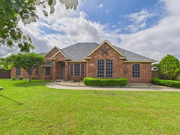 $650,000 | 5640 Jennifer Lane, Midlothian, TX 76065