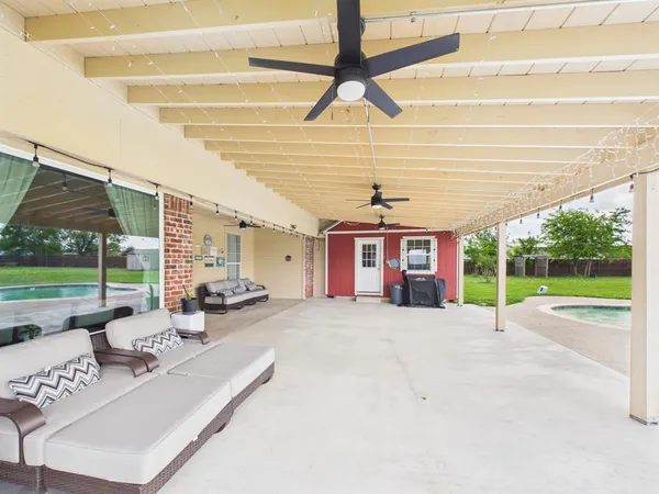 $650,000 | 5640 Jennifer Lane, Midlothian, TX 76065