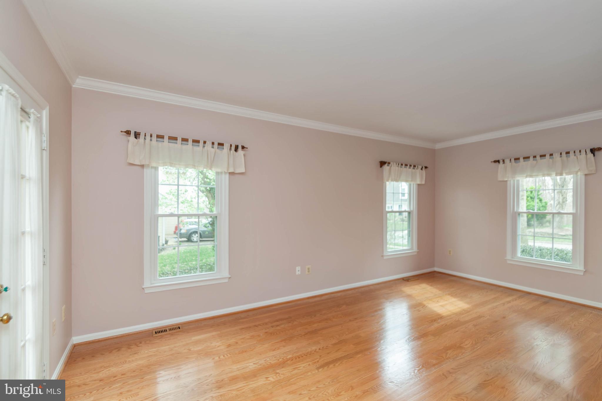 7703 Modisto Lane Springfield, VA 22153 - Photo 8 of 40 Gallery Image 8