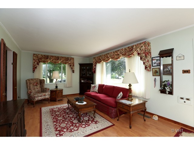 323 Shawnee Street Park Forest, IL 60466 - Photo 2 of 10