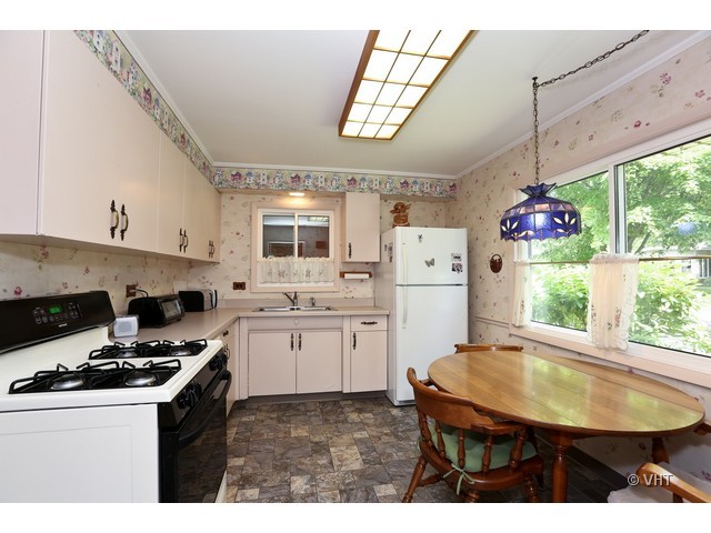 323 Shawnee Street Park Forest, IL 60466 - Photo 3 of 10