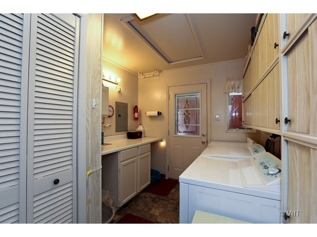 323 Shawnee Street Park Forest, IL 60466 - Photo 8 of 10