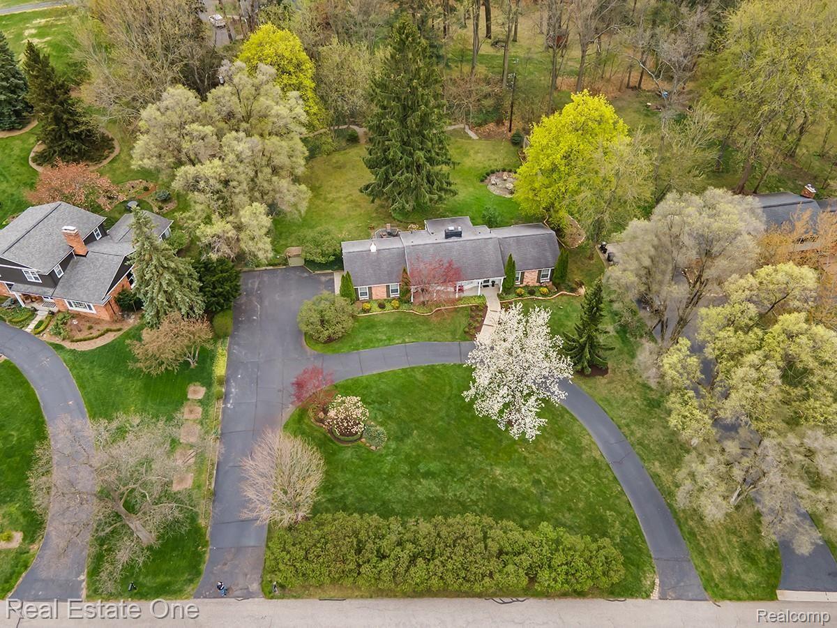 645 Cherry Tree Lane Rochester, MI 48306 - Photo 34 of 43 DJI_0378mls.jpg