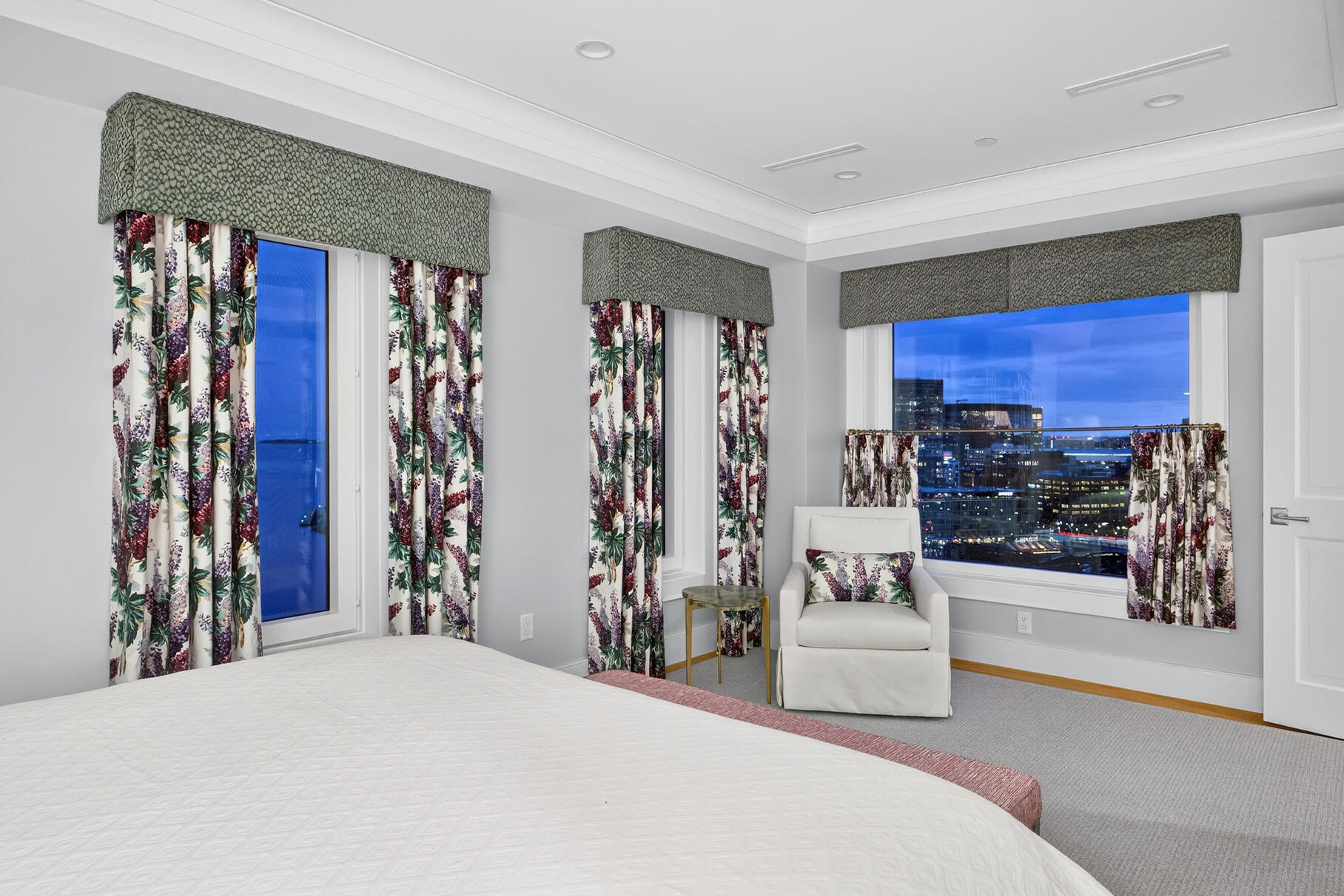 10 Rowes Wharf, Unit PH4 Boston, MA 02110 - Photo 50 of 93 103_9L4A6440