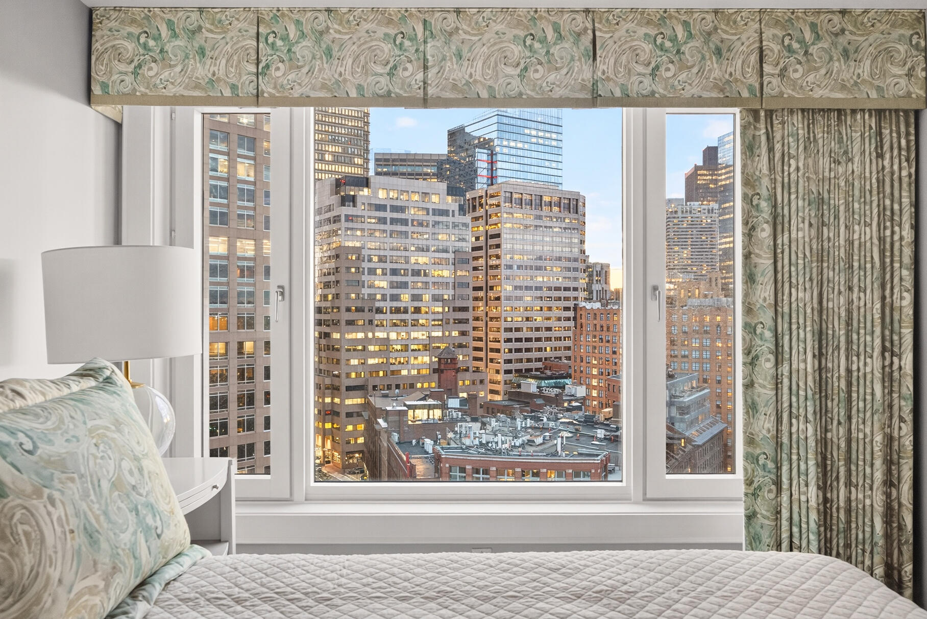 10 Rowes Wharf, Unit PH4 Boston, MA 02110 - Photo 60 of 93 095_9L4A6417