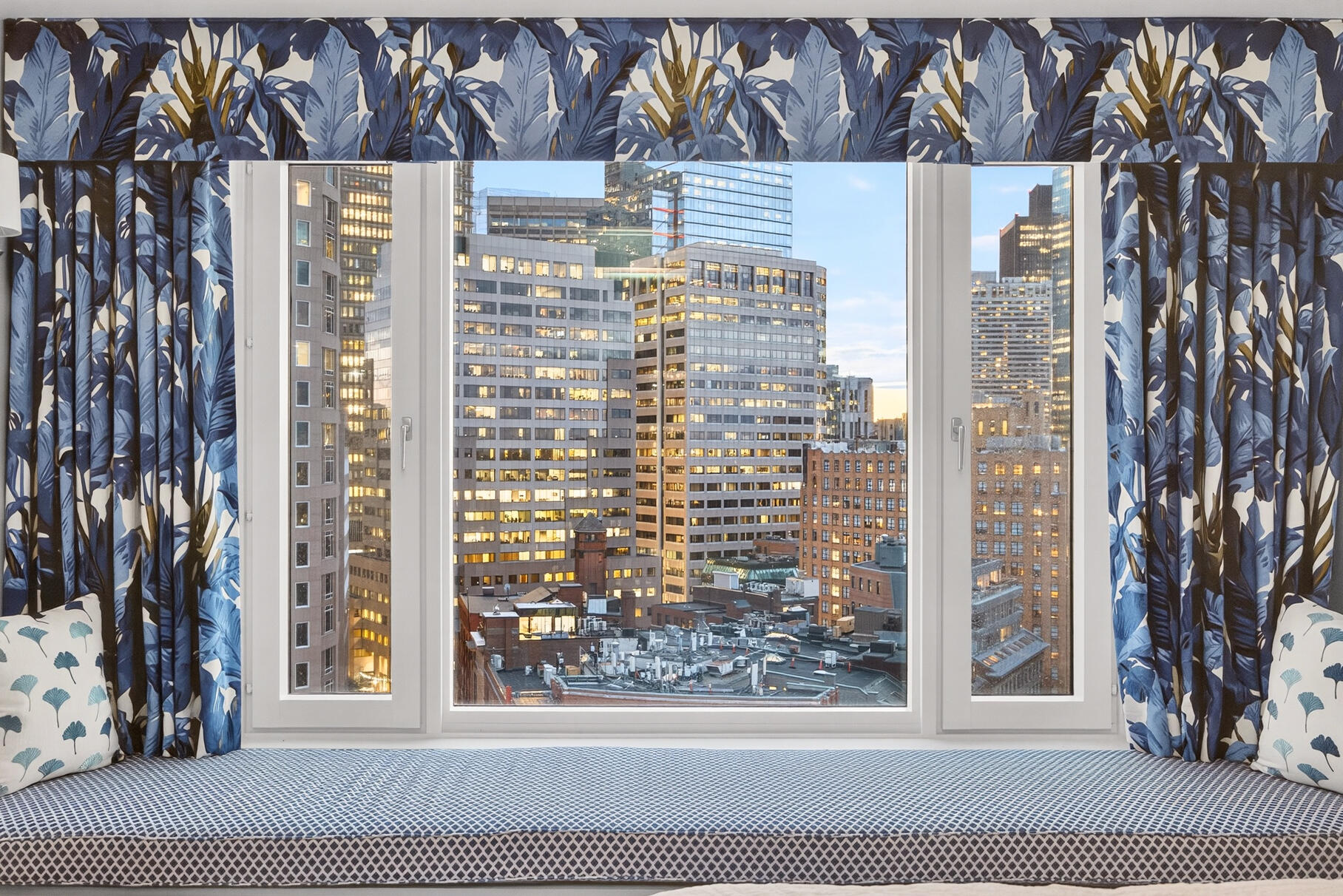 10 Rowes Wharf, Unit PH4 Boston, MA 02110 - Photo 66 of 93 098_9L4A6426