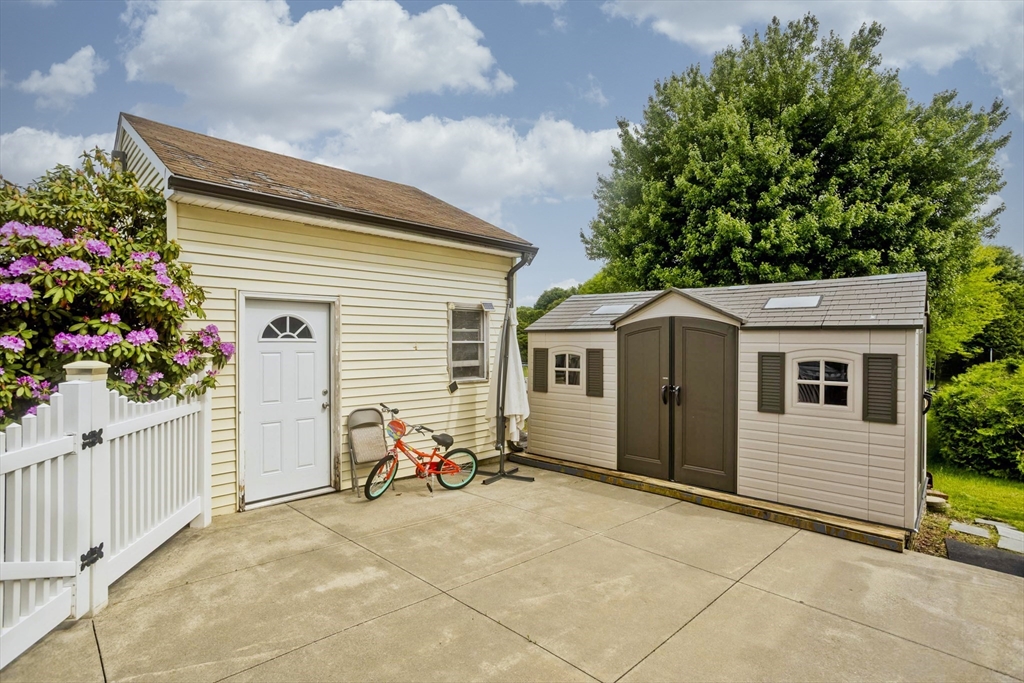 77 Glendale Road Agawam, MA 01001 - Photo 4 of 40