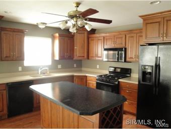 199 Valley View Drive Edwardsville, IL 62025 - Photo 13 of 24 Gallery Image 13