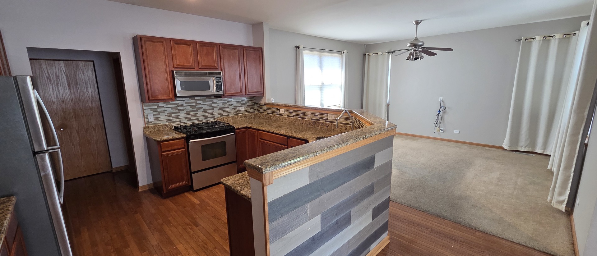 697 Periwinkle Lane Aurora, IL 60504 - Photo 3 of 50