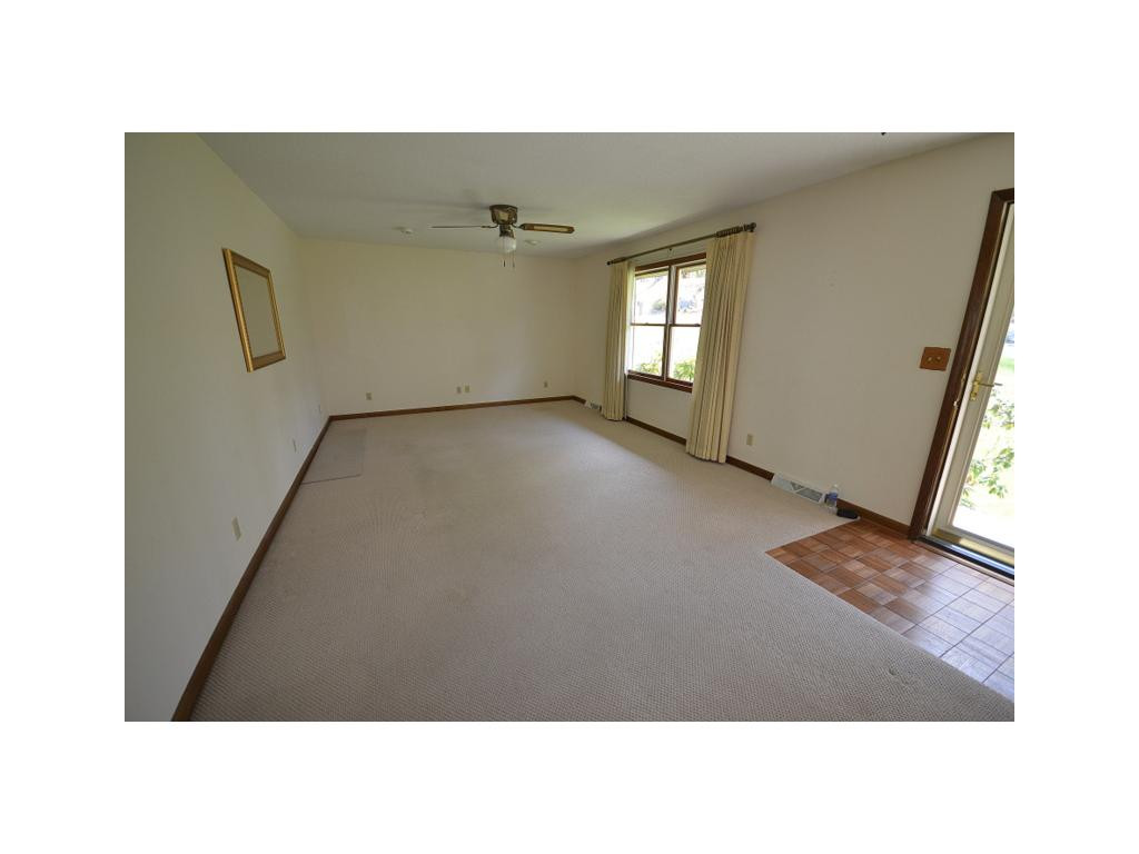 141 River Road Bluff City, TN 37618 - Photo 3 of 24 Living Area
