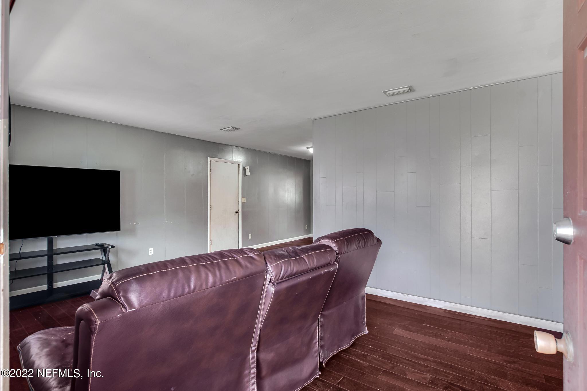 2805 Adele Road Jacksonville, FL 32216 - Photo 8 of 66 DSC_2111_HDR01