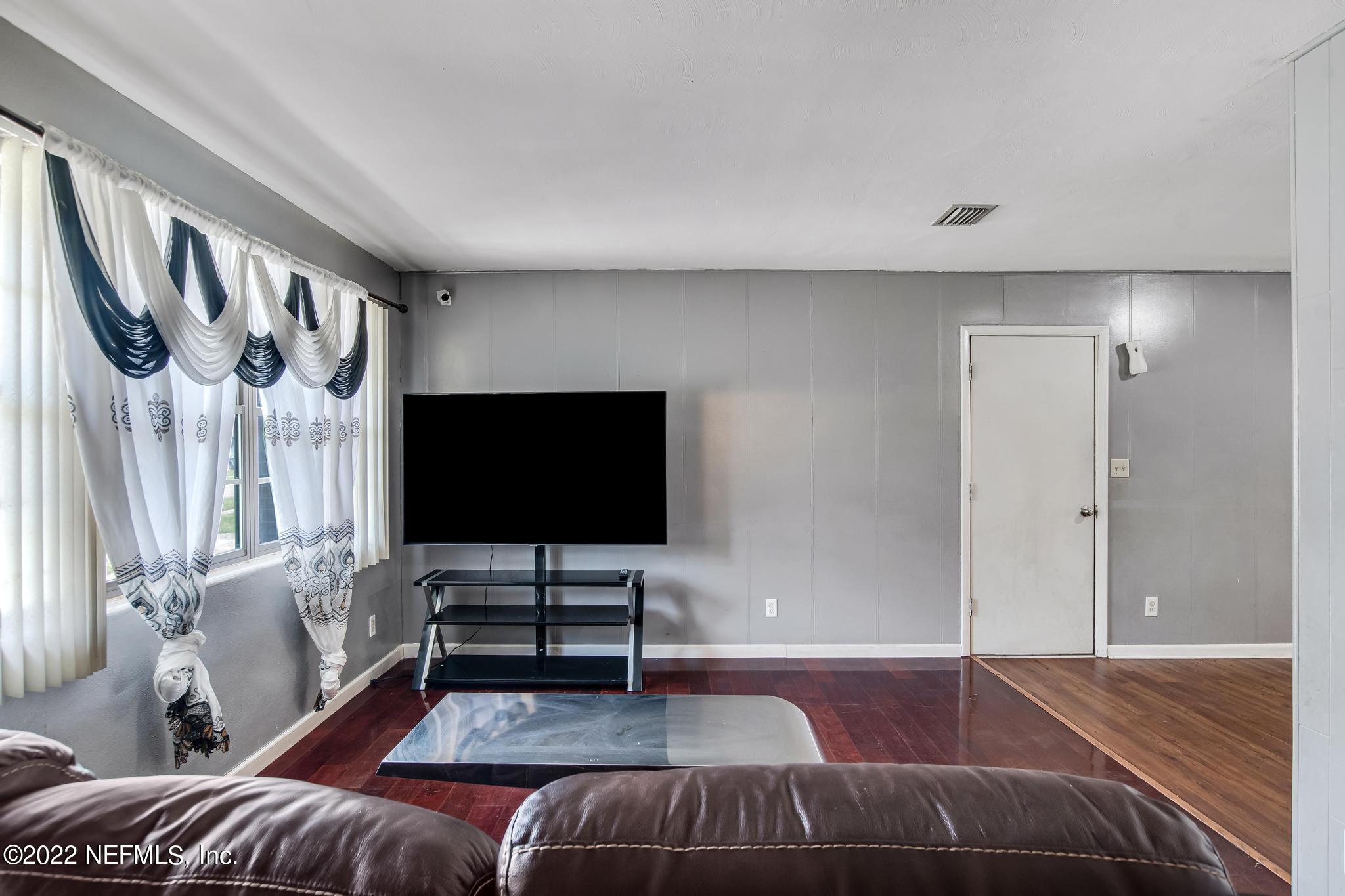 2805 Adele Road Jacksonville, FL 32216 - Photo 10 of 66 DSC_2131_HDR01
