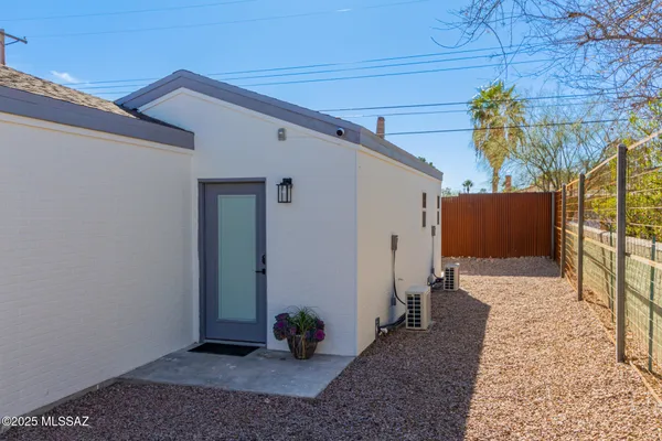 $1,600 | 2238 East Grant Road, Unit 2, Tucson, AZ 85719