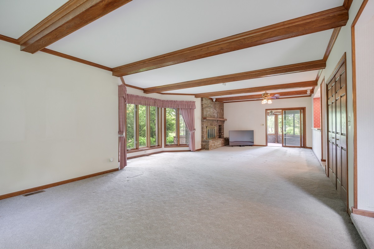 8N258 Brierwood Road Elgin, IL 60124 - Photo 6 of 43