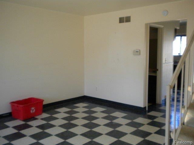 2389 Old Kent Road West Warren, MI 48091 - Photo 2 of 8 DSCN6949