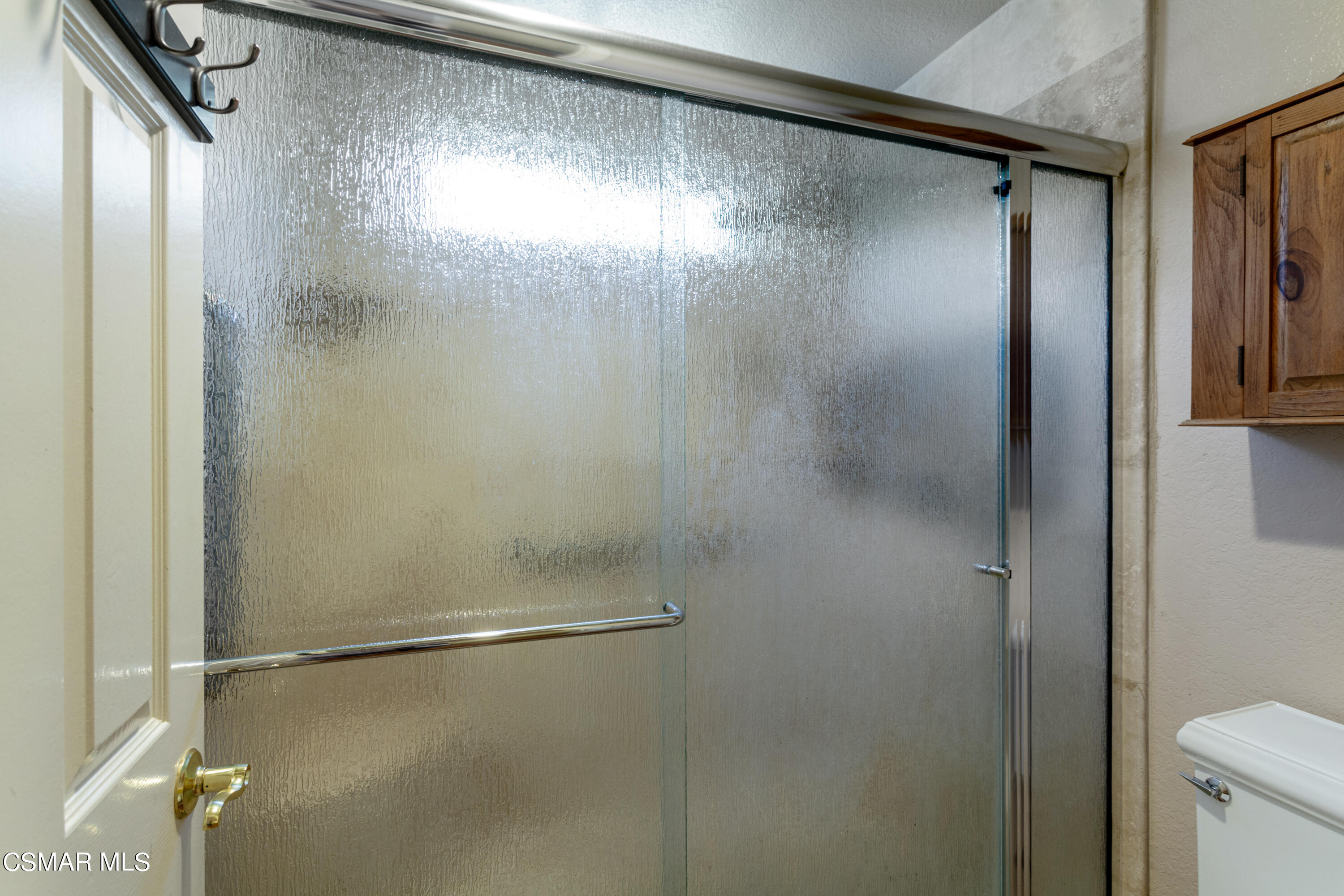 833 Congressional Road Simi Valley, CA 93065 - Photo 22 of 30 a bathroom with a glass shower door