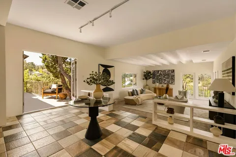 $2,395,000 | 8835 Crescent Drive, Los Angeles, CA 90046