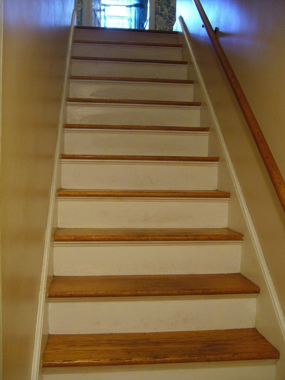 33 Sherwood Road Springfield, MA 01119 - Photo 5 of 16 a view of entryway