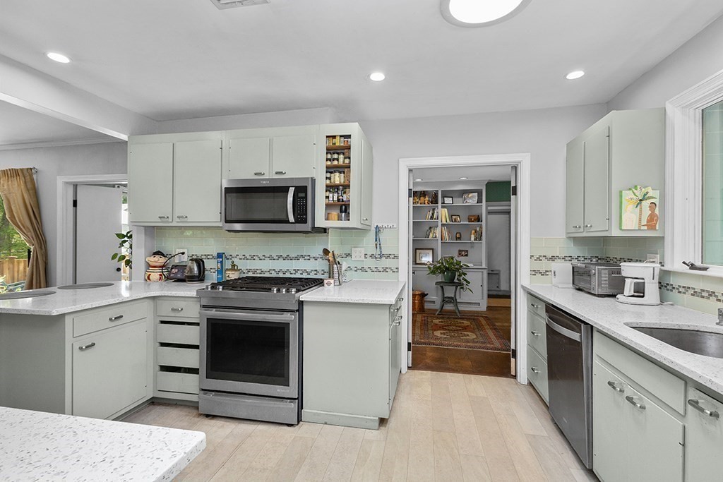139 Stoney Lea Road Dedham, MA 02026 - Photo 11 of 29