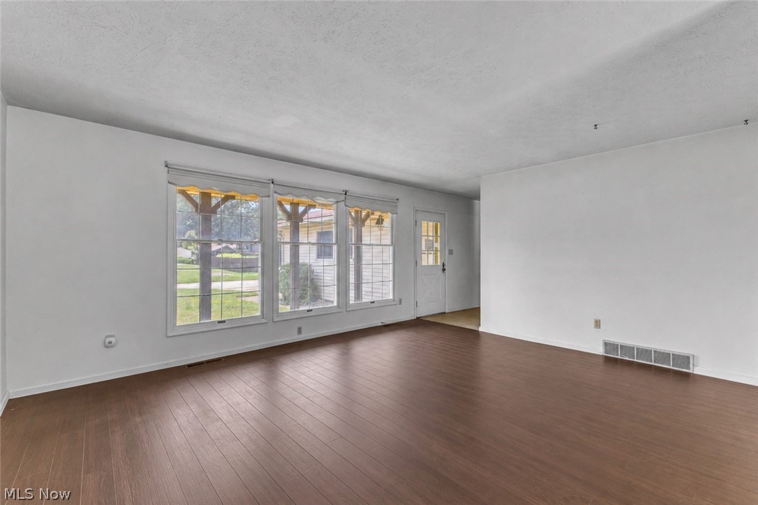 766 Brush Road Ravenna, OH 44266 - Photo 2 of 36