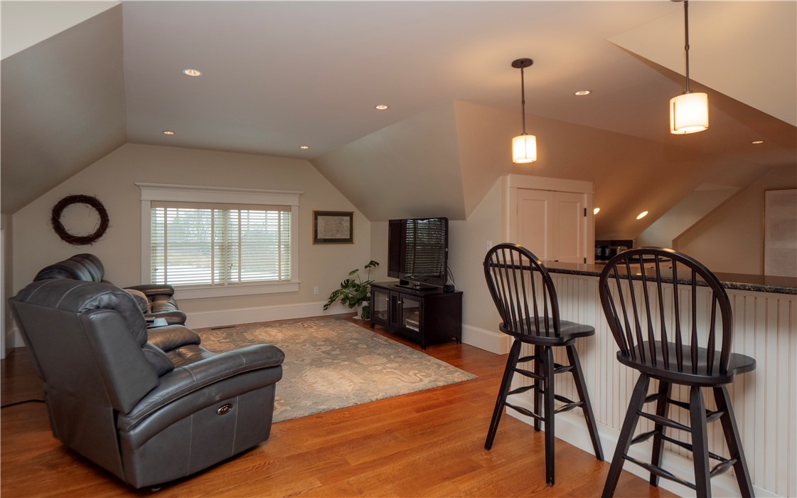 58 Ridge Road Newport, RI 02840 - Photo 14 of 47