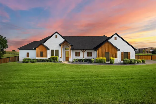 $675,000 | 1074 Pioneer Crossing, Weatherford, TX 76088