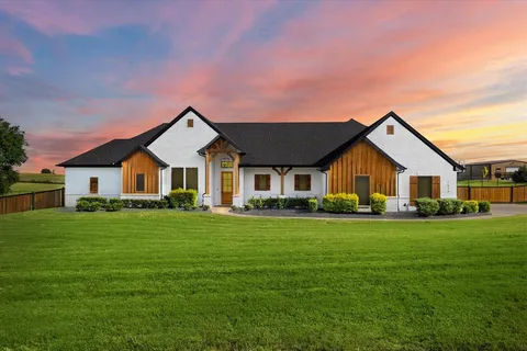 $675,000 | 1074 Pioneer Crossing, Weatherford, TX 76088