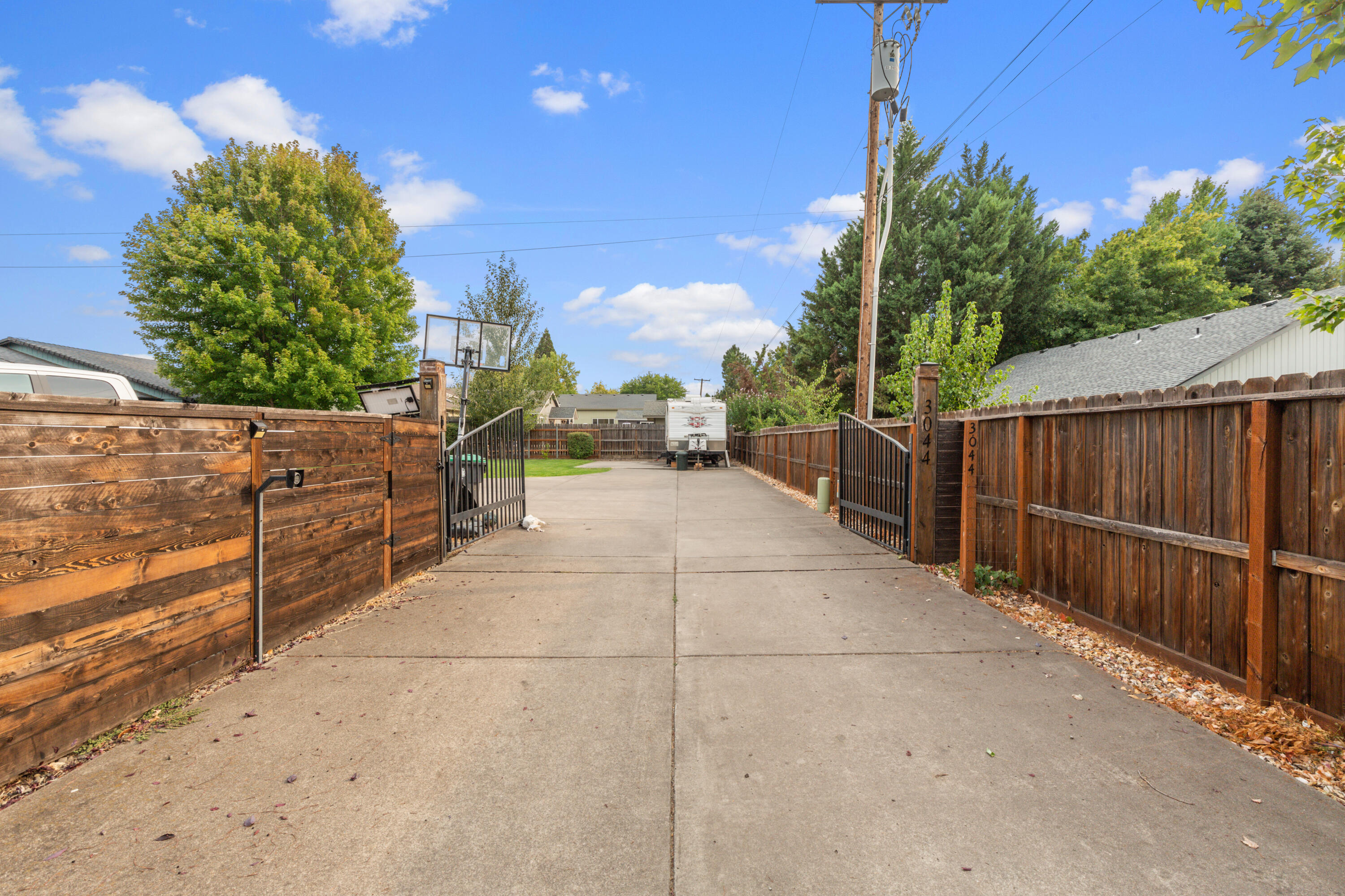 3044 Delta Waters Road Medford, OR 97504 - Photo 30 of 30 Private gated drive down flag lot.