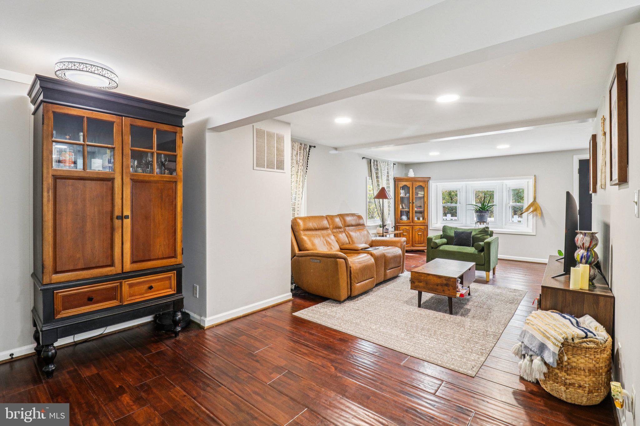 9830 Wineberry Road Marshall, VA 20115 - Photo 20 of 105 a living room with furniture window and wooden floor