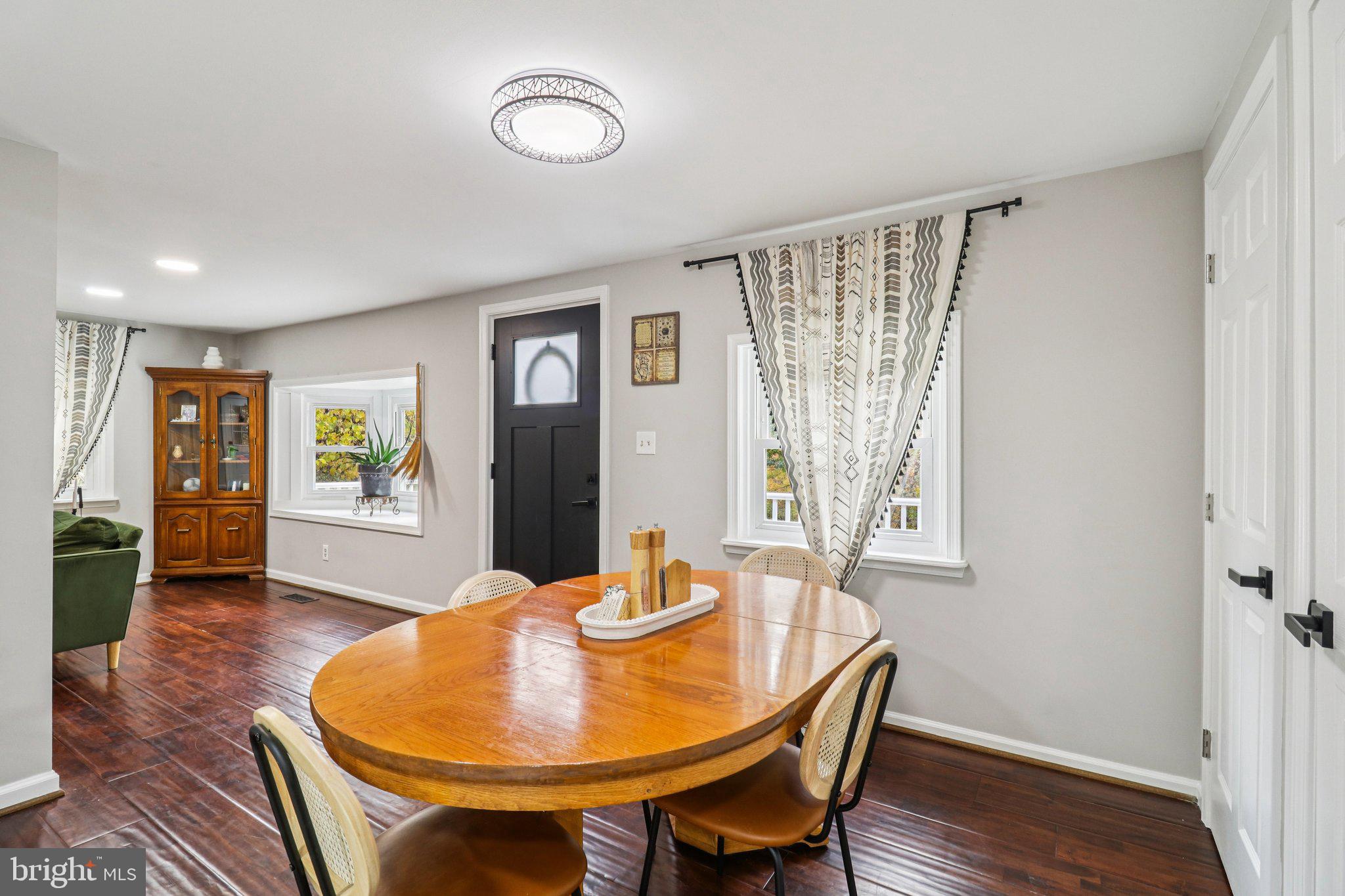 9830 Wineberry Road Marshall, VA 20115 - Photo 23 of 105 a living room with furniture and a window