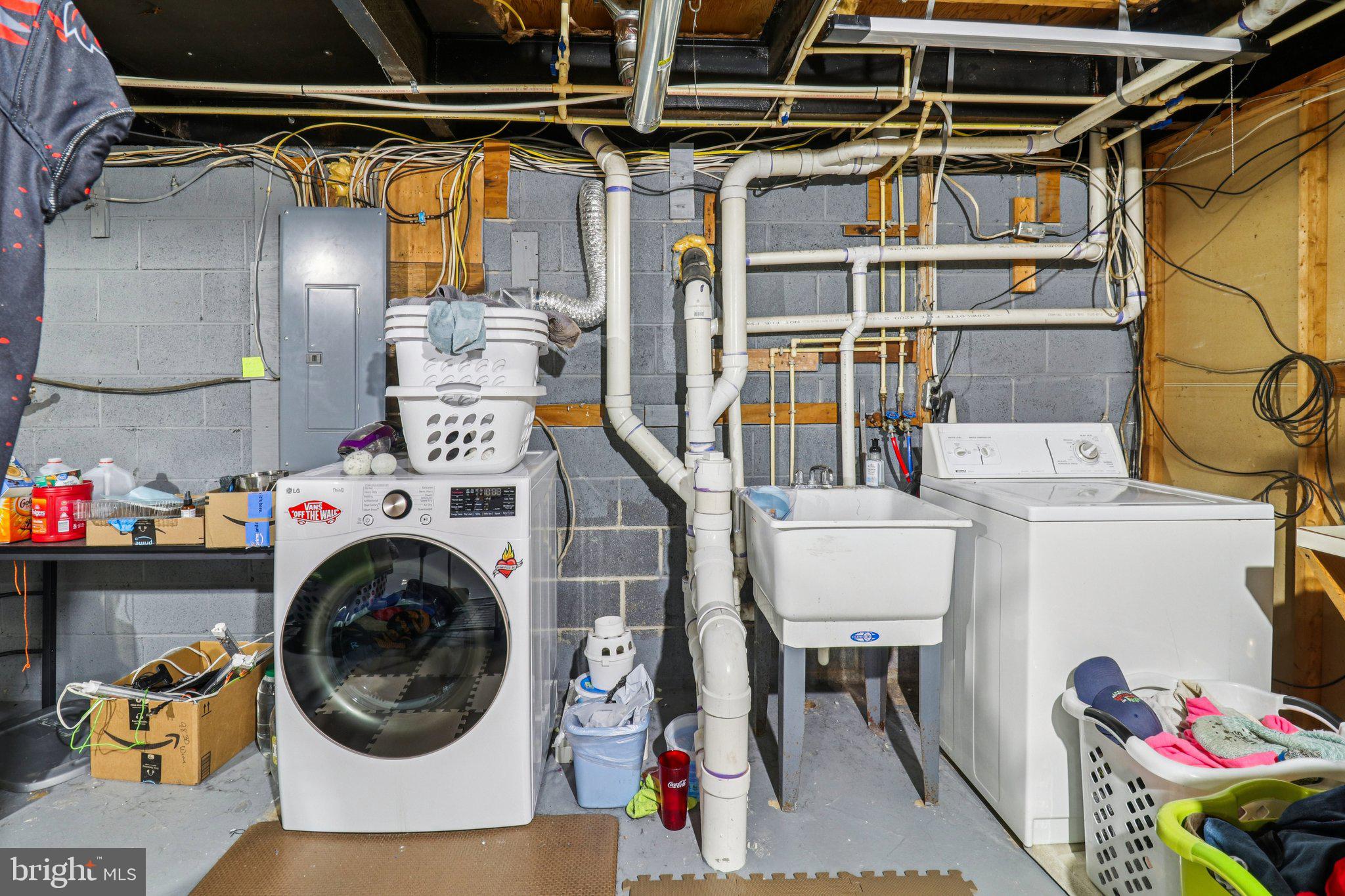 9830 Wineberry Road Marshall, VA 20115 - Photo 67 of 105 a utility room with dryer and washer