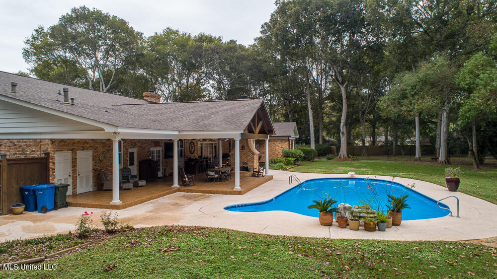 305 Creek Bend Road Natchez, MS 39120 - Photo 74 of 84 305CreekBend_Pool-retakes_LoRes-3