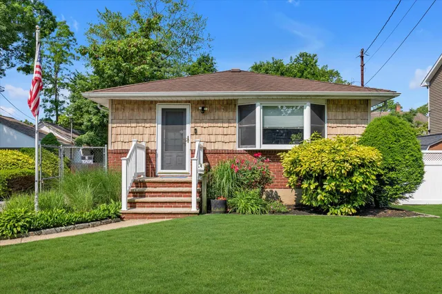 $692,500 | 1800 Remson Avenue, Merrick, NY 11566