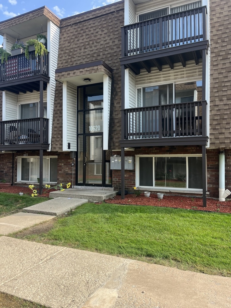 10620 Brooks Lane, Unit 2B3 Chicago Ridge, IL 60415 - Photo 1 of 10 Gallery Image 1