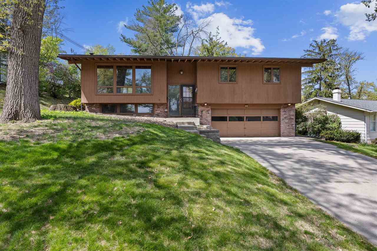 3729 Wenig Road Northeast Cedar Rapids, IA 52402 - Photo 1 of 26 Gallery Image 1