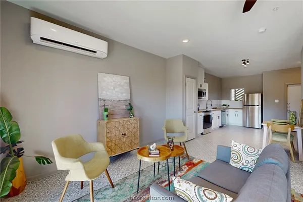 $1,150 | 101 West 33rd Street, Unit 102, Bryan, TX 77803