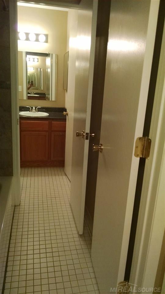 45260 Keding Street, Unit 301 Utica, MI 48317 - Photo 18 of 33