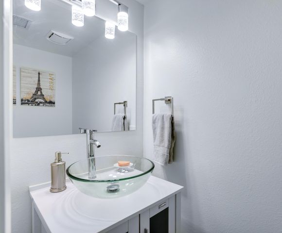 $4,500 | 2274 North Indian Canyon Drive, Unit C, Palm Springs, CA 92262