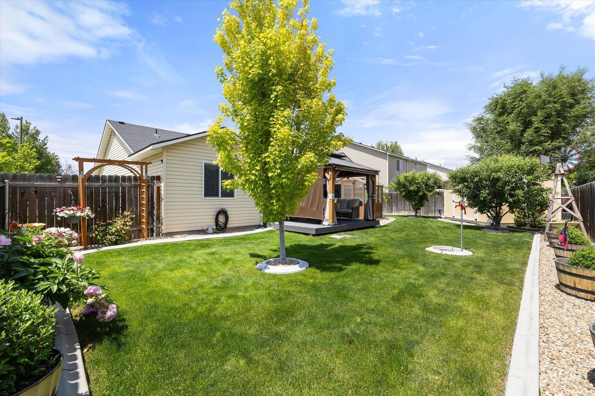 5401 Barkley Way Caldwell, ID 83607 - Photo 30 of 35 Expansive green lawn with a privacy fence