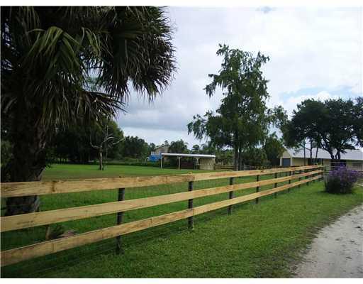 10793 58th Road South Lake Worth, FL 33449 - Photo 15 of 23 fence separate