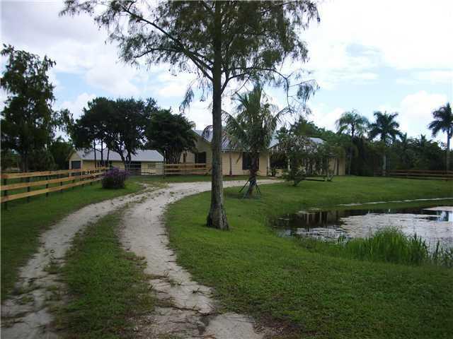 10793 58th Road South Lake Worth, FL 33449 - Photo 3 of 23 enter